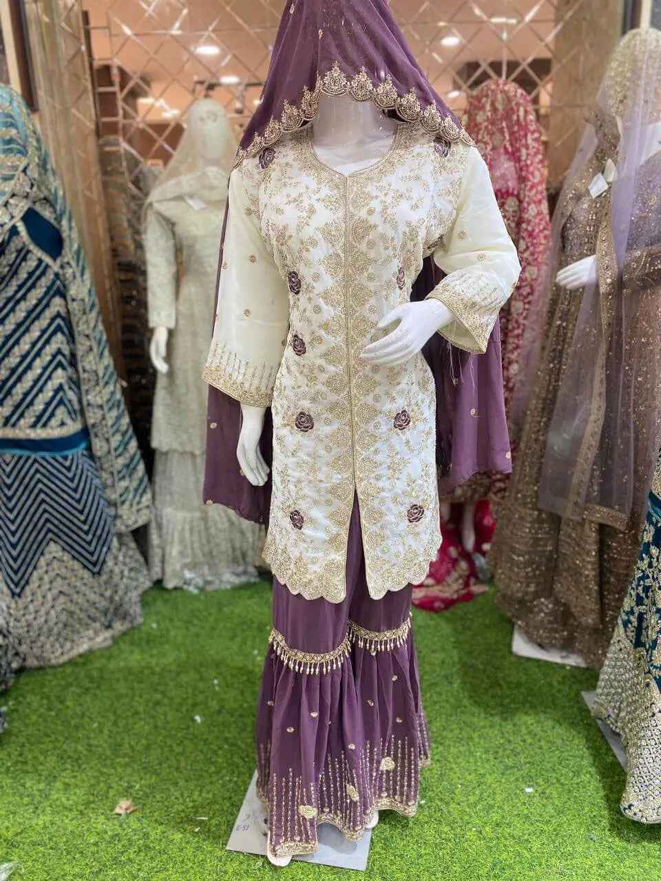 Traditional Pakistani Suit with Dupatta – Bridal & Party Wear ✨