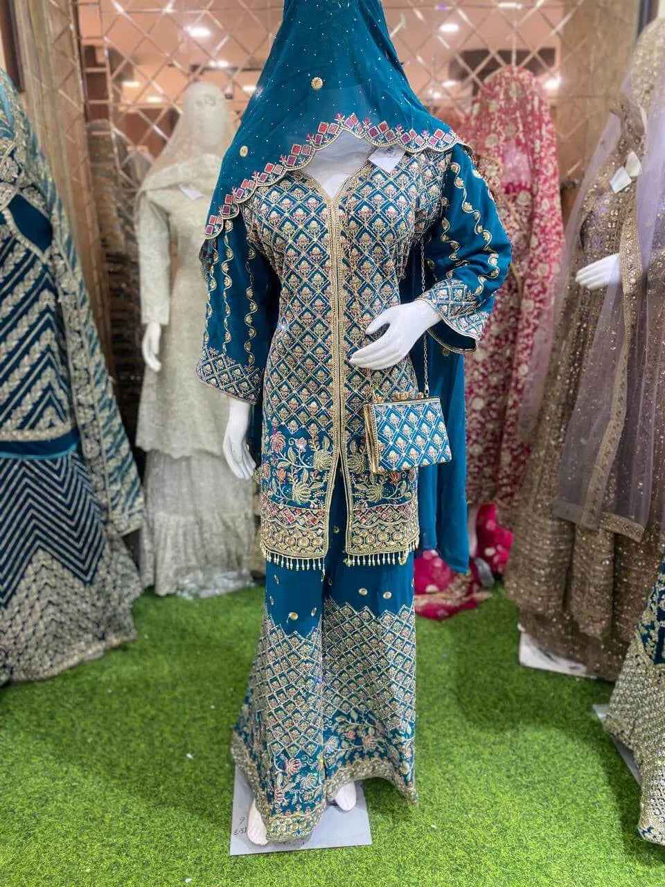 Traditional Pakistani Suit with Dupatta – Bridal & Party Wear ✨