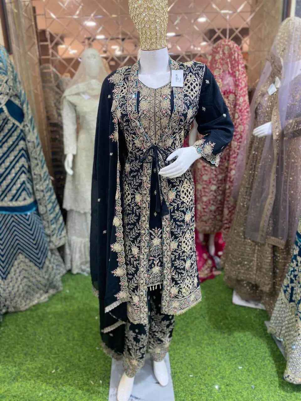 Traditional Pakistani Suit with Dupatta – Bridal & Party Wear ✨