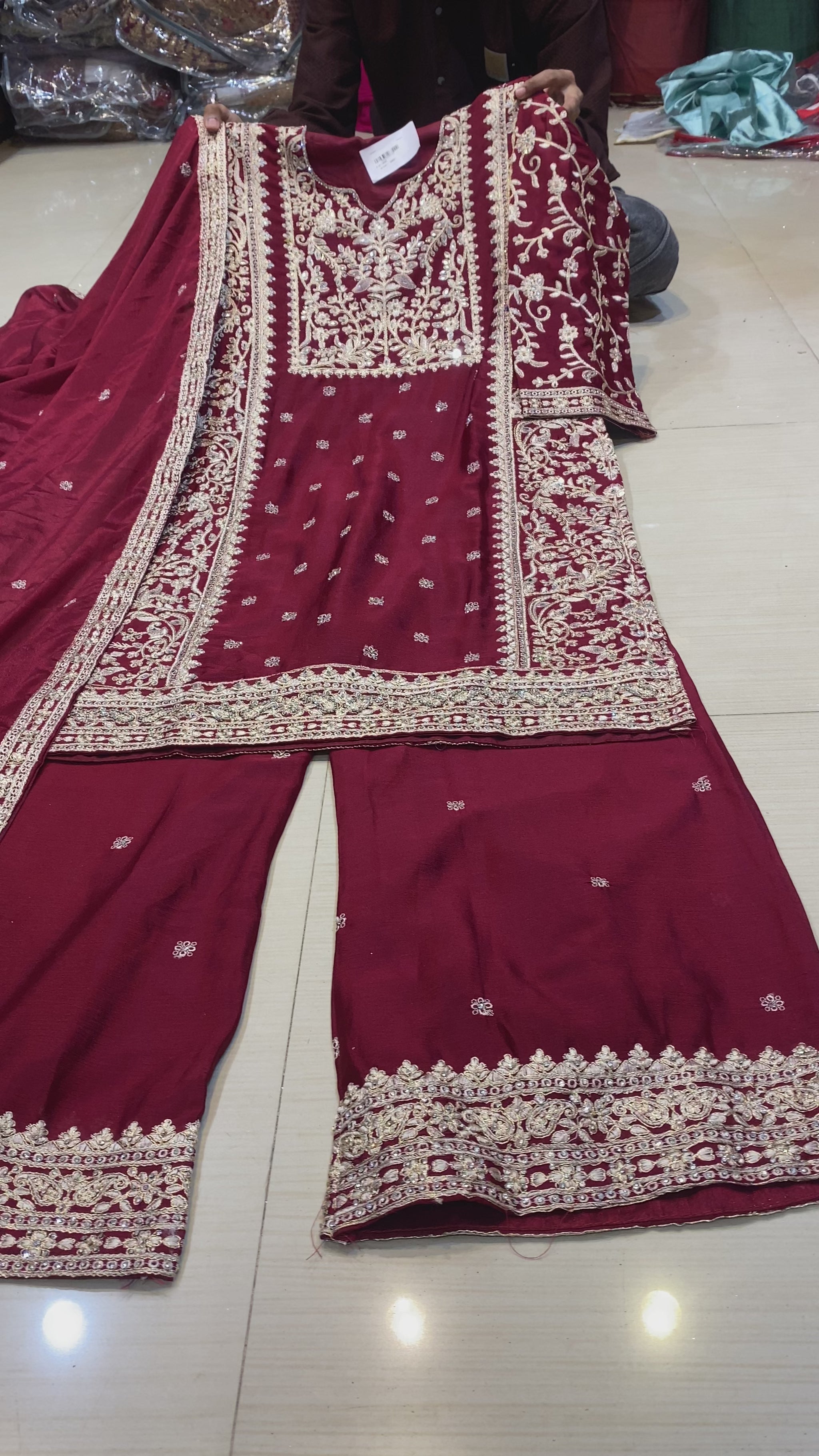 #OmerWears #WomensFashionIndia #HyderabadFashion #EthnicWearForWomen #BridalCouture #PakistaniSuits #PartyWearDresses #CoOrdSets #LuxuryEthnicWear #IndianDesignerWear #FestiveOutfits #WeddingSeasonLook #ShopIndianStyle #Fashion2025
